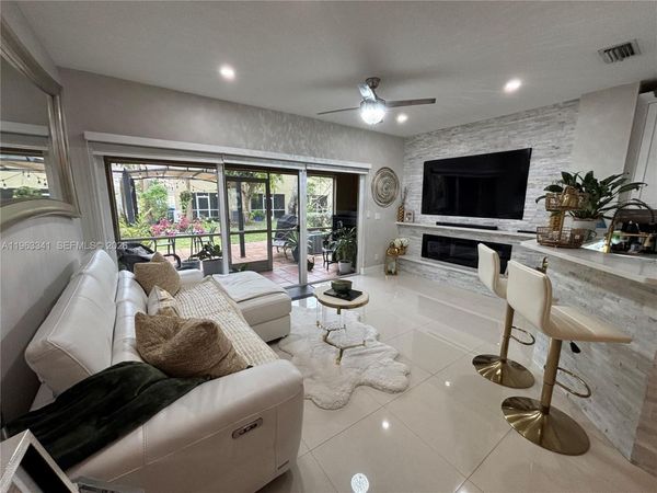 341 SW 121st Ave, Pembroke Pines, FL 33025