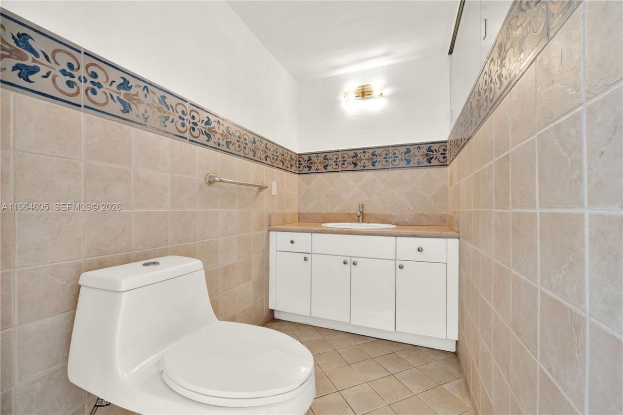 385 Poinciana Dr, Unit 1230, Sunny Isles Beach, FL 33160 Photo