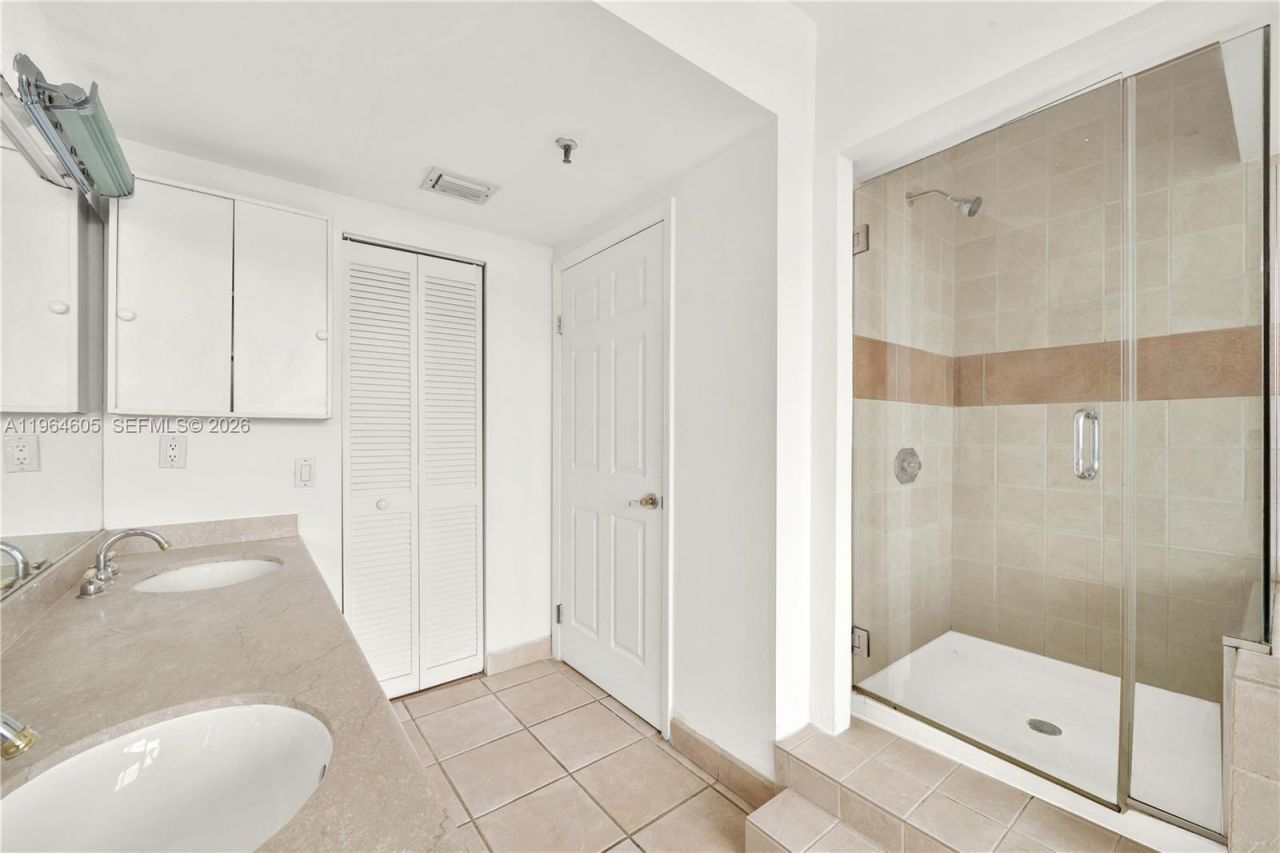 385 Poinciana Dr, Unit 1230, Sunny Isles Beach, FL 33160 Photo