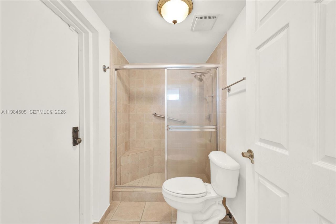 385 Poinciana Dr, Unit 1230, Sunny Isles Beach, FL 33160 Photo