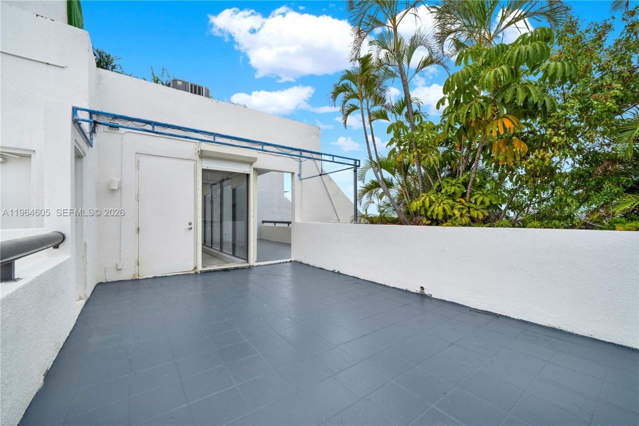 385 Poinciana Dr, Unit 1230, Sunny Isles Beach, FL 33160 Photo