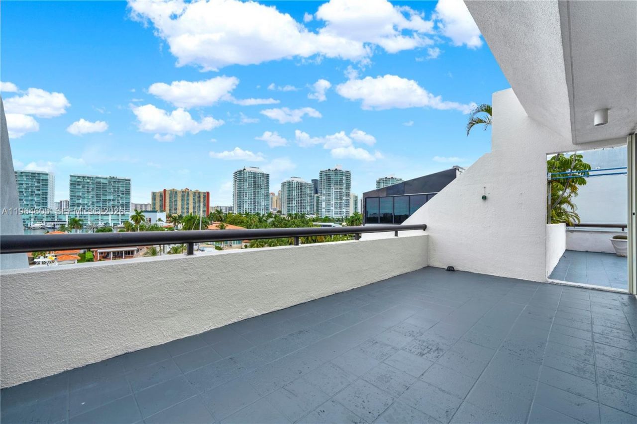 385 Poinciana Dr, Unit 1230, Sunny Isles Beach, FL 33160 Photo