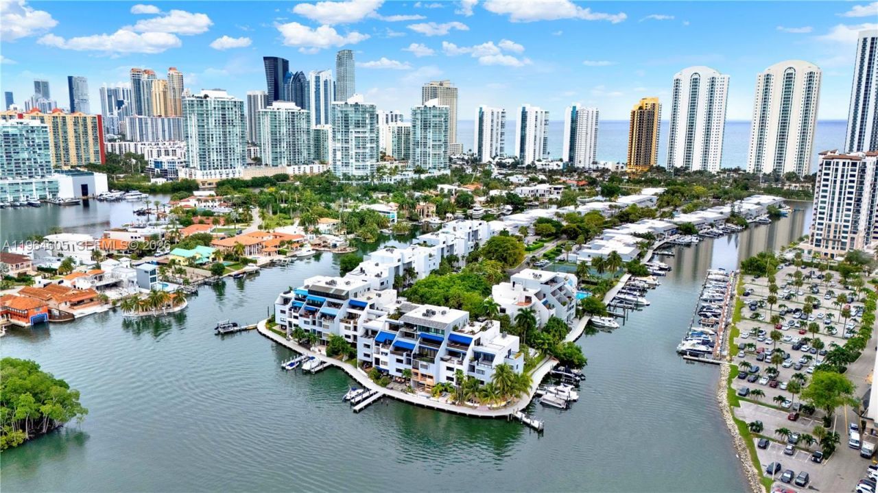 385 Poinciana Dr, Unit 1230, Sunny Isles Beach, FL 33160 Photo