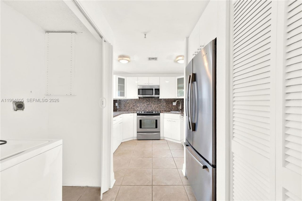 385 Poinciana Dr, Unit 1230, Sunny Isles Beach, FL 33160 Photo