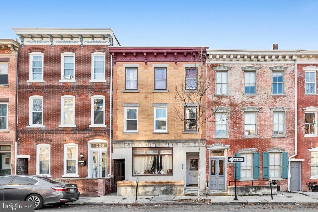 208 N 9th Street, Allentown, PA 18102 Main Photo