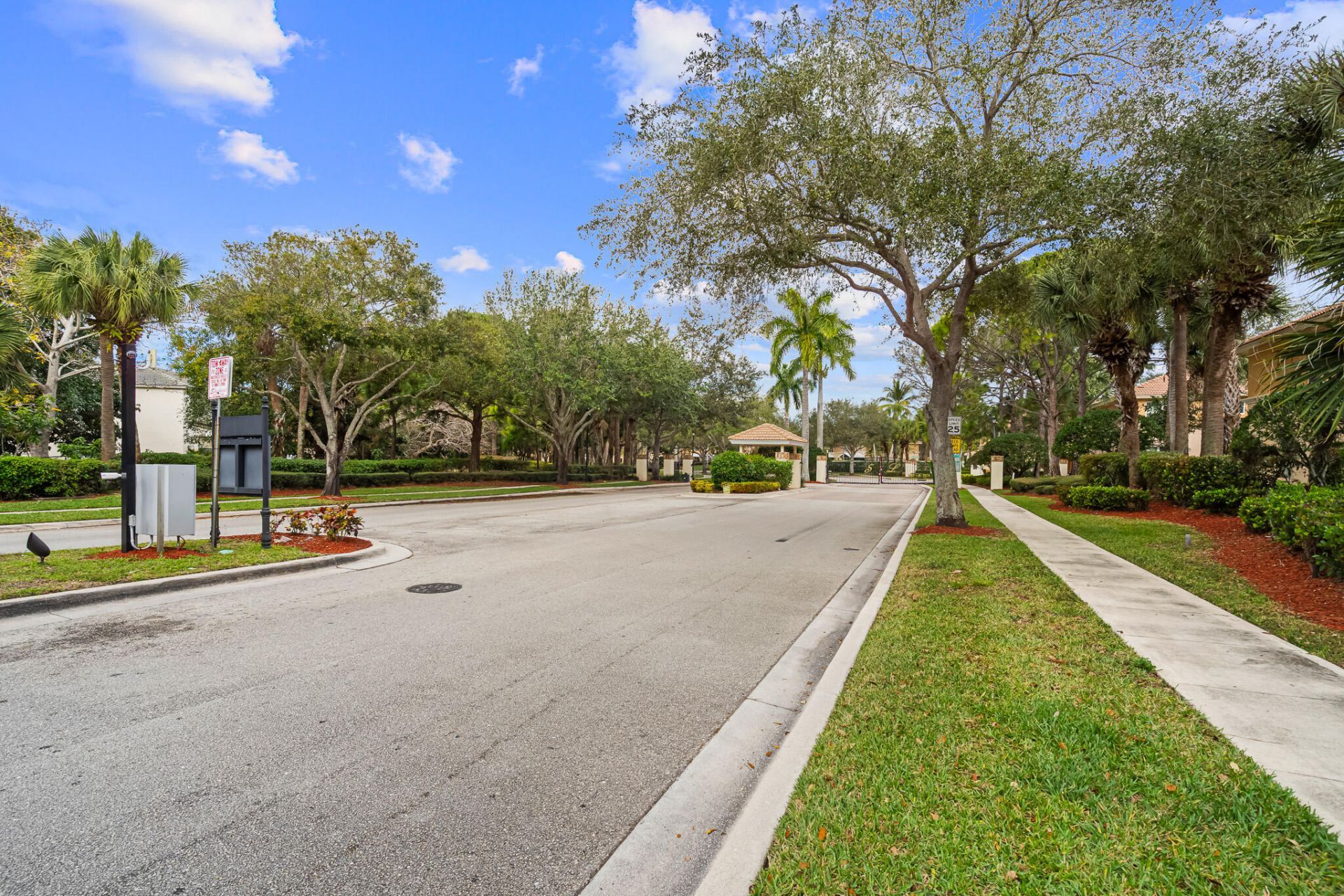 395 River Bluff Lane, Royal Palm Beach, FL 33411 Photo