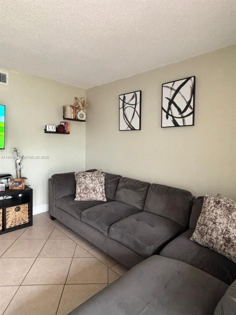 9365 Fontainebleau Blvd , Unit E105, Miami, FL 33172 Photo