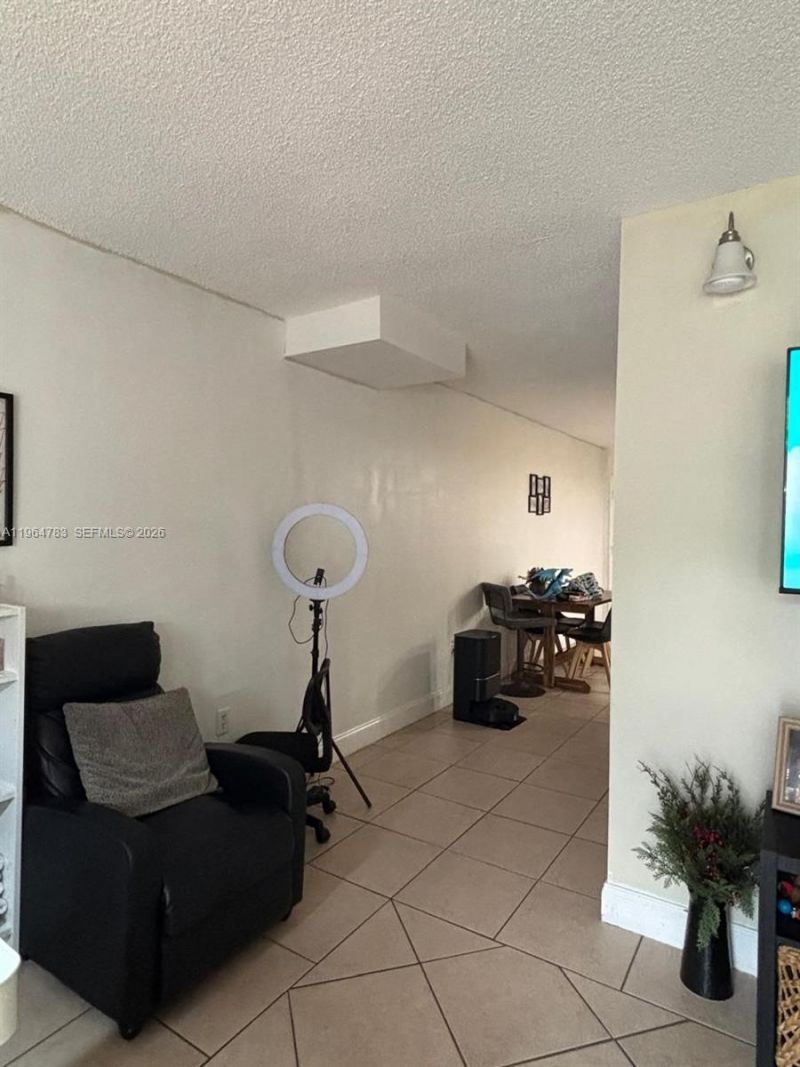 9365 Fontainebleau Blvd , Unit E105, Miami, FL 33172 Photo
