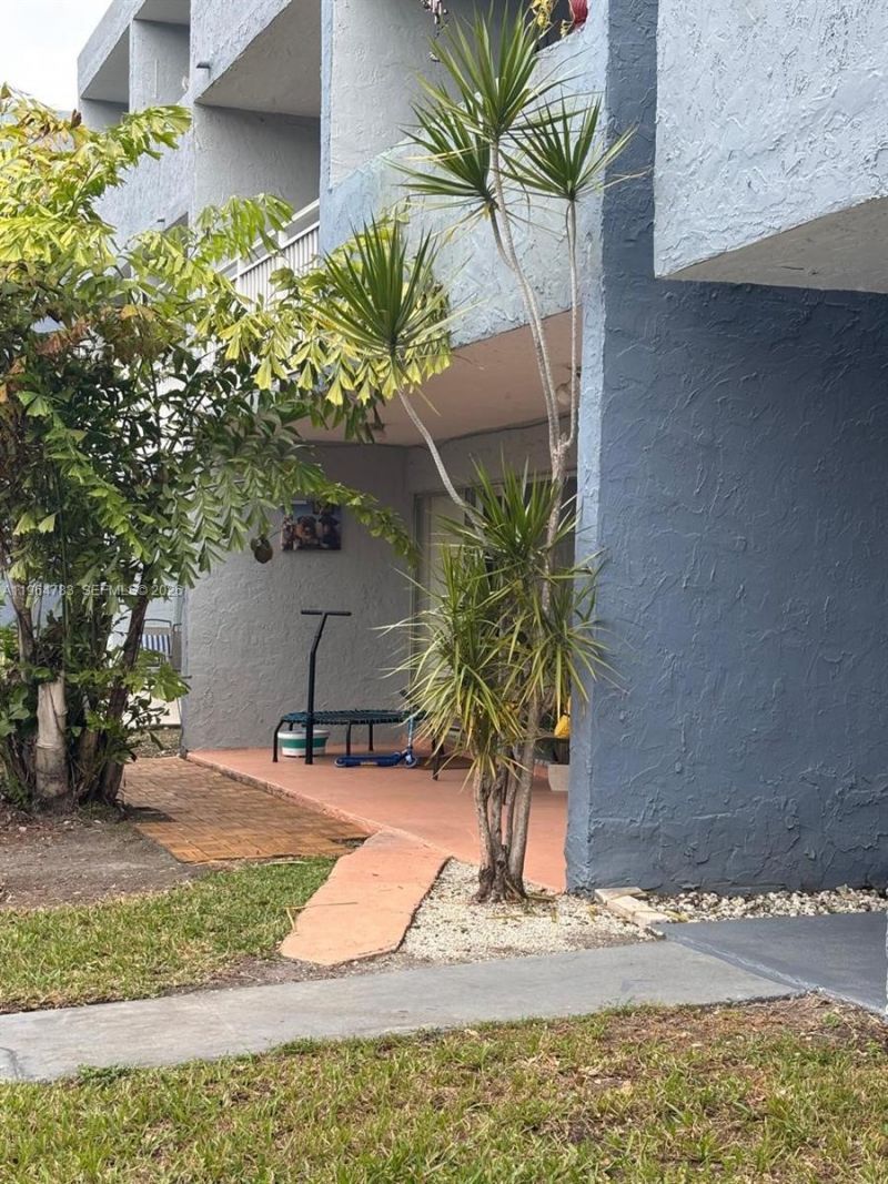 9365 Fontainebleau Blvd , Unit E105, Miami, FL 33172 Photo