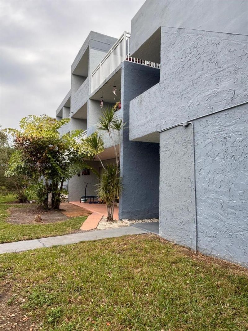 9365 Fontainebleau Blvd , Unit E105, Miami, FL 33172 Photo