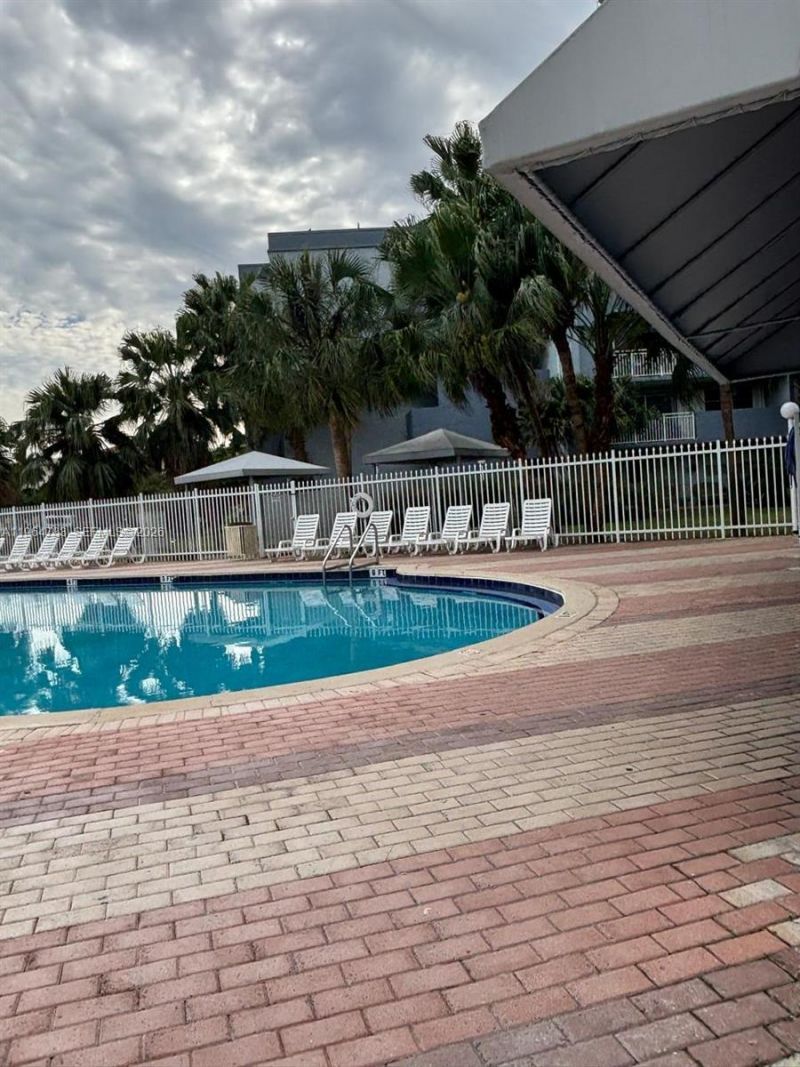 9365 Fontainebleau Blvd , Unit E105, Miami, FL 33172 Photo