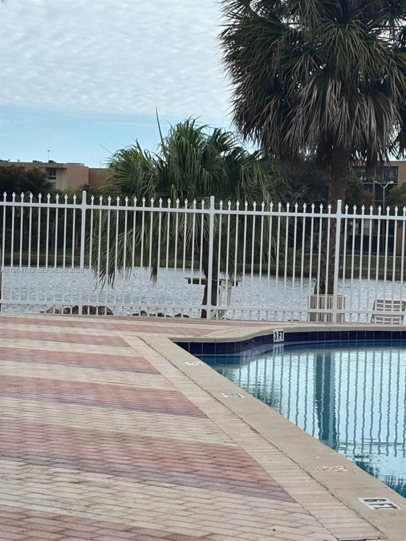 9365 Fontainebleau Blvd , Unit E105, Miami, FL 33172 Photo