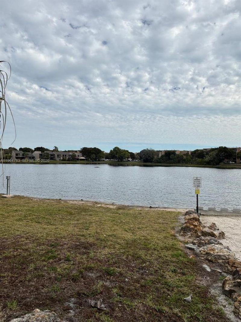 9365 Fontainebleau Blvd , Unit E105, Miami, FL 33172 Photo