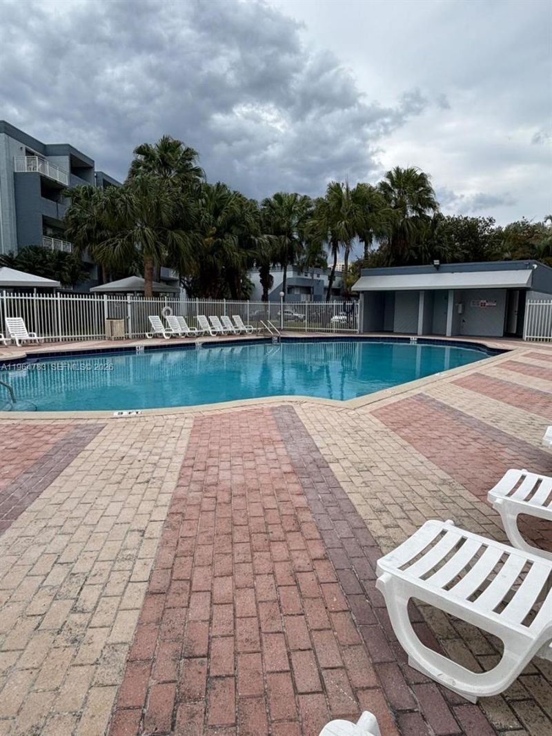 9365 Fontainebleau Blvd , Unit E105, Miami, FL 33172 Photo