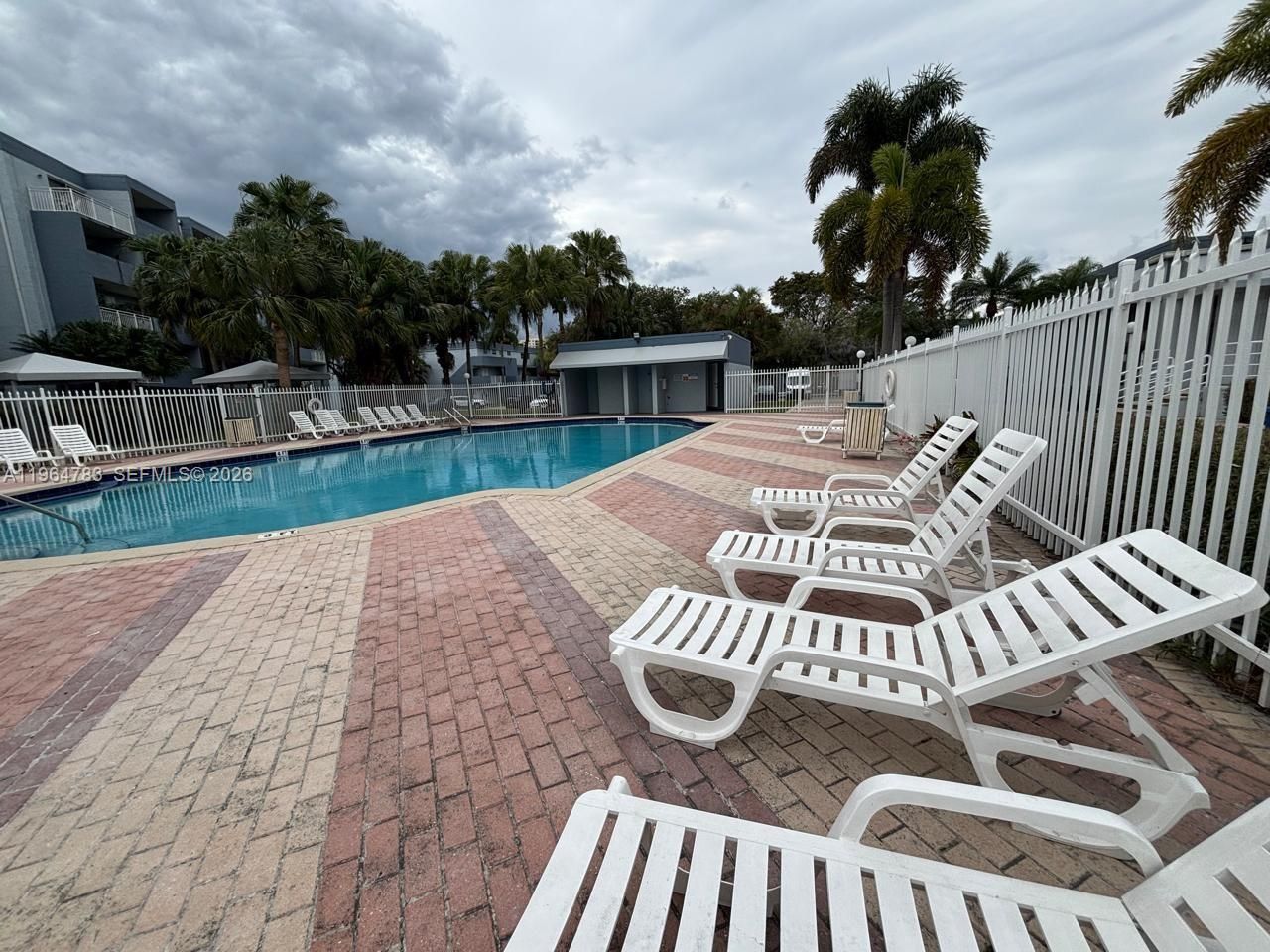 9365 Fontainebleau Blvd , Unit E105, Miami, FL 33172 Photo