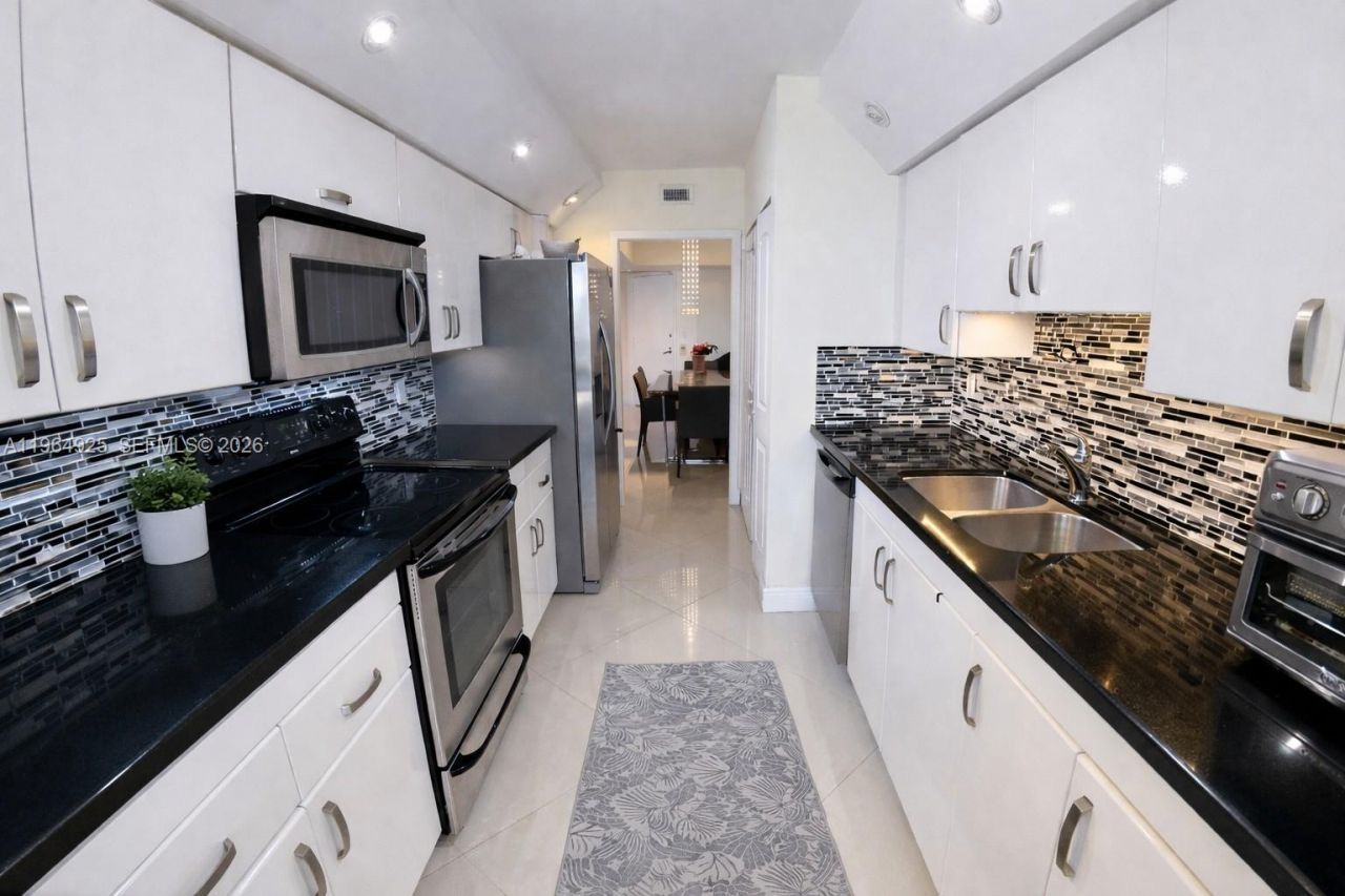 19707 Turnberry Way , Unit 20G, Aventura, FL 33180 Photo