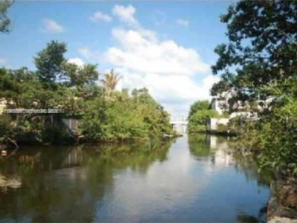 531 NE 77 , Miami, FL 33138