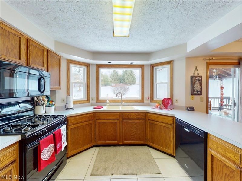 511 Picadilly Circle, Akron, OH 44319 Photo 12