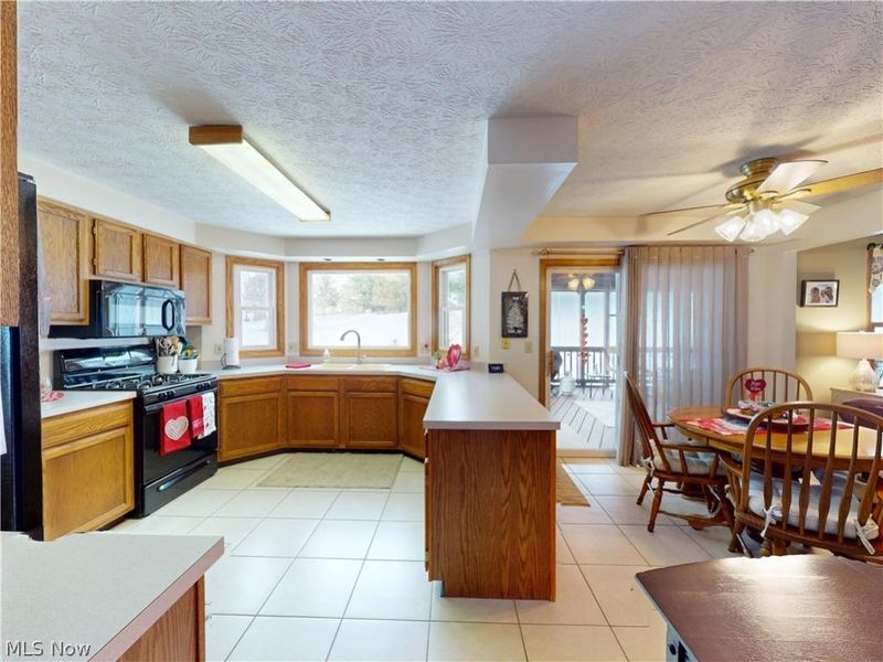 511 Picadilly Circle, Akron, OH 44319 Photo 7