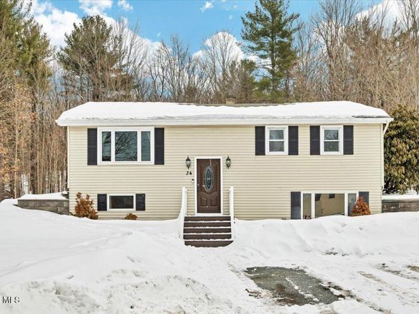 34 Shelterwood Road, East Greenbush, NY 12061