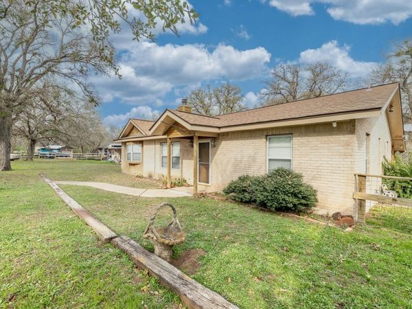 21 N CR 235, Gonzales, TX 78629