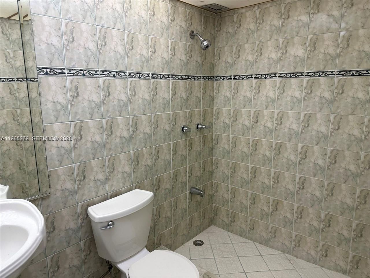 17570 Atlantic Blvd , Unit 407, Sunny Isles Beach, FL 33160 Photo