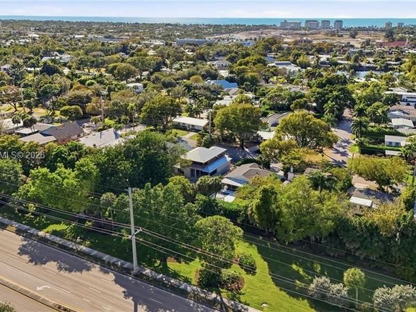 1070 13th St N, Naples, FL 34102