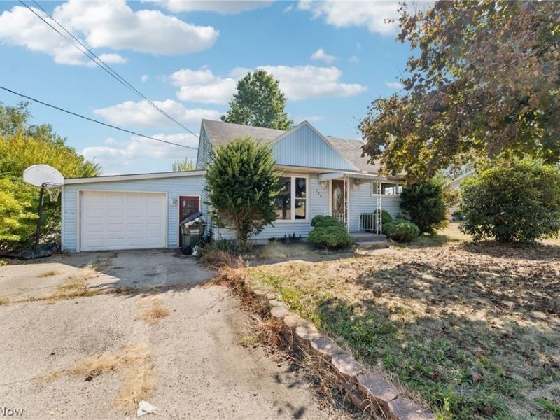 248 Menegay Road, Louisville, OH 44641 Photo 2