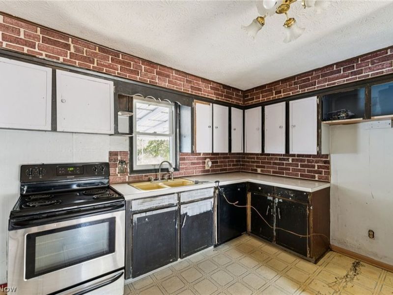 248 Menegay Road, Louisville, OH 44641 Photo 8