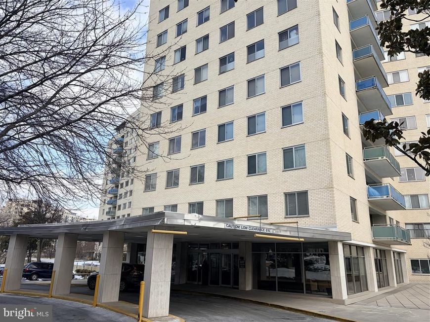10201 Grosvenor Place, Unit 1205, Rockville, MD 20852 Main Photo