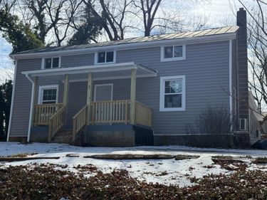 3 Watts St Ext, Gretna, VA 24557