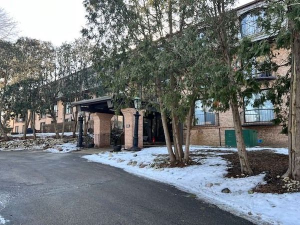 Unit 105, Barrington, IL 60010