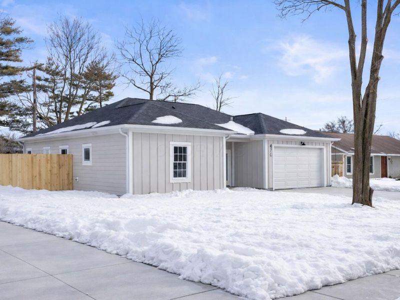 470 Woodlawn Avenue, Columbus, OH 43228 Photo 2