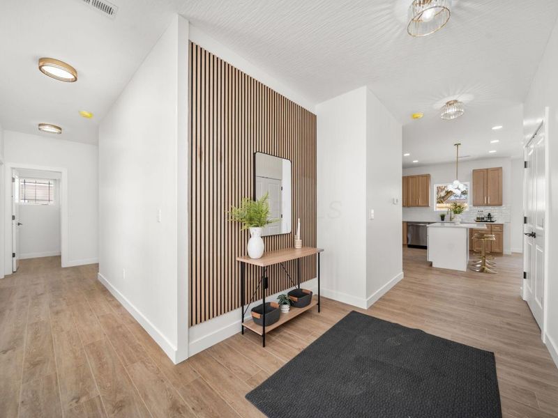 470 Woodlawn Avenue, Columbus, OH 43228 Photo 3