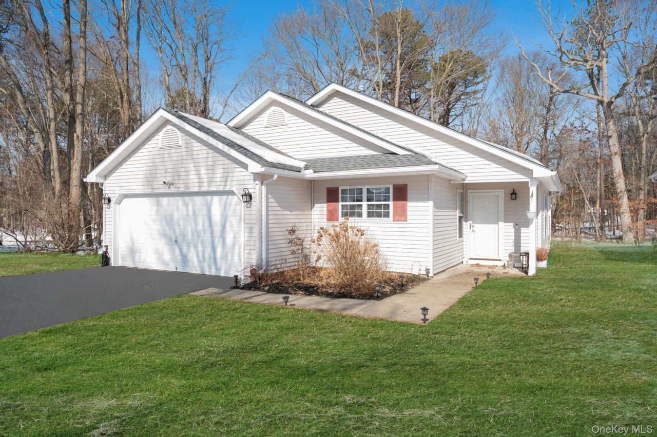 2 Greenbriar Court, Unit 2, Middle Island, NY 11953 Main Photo