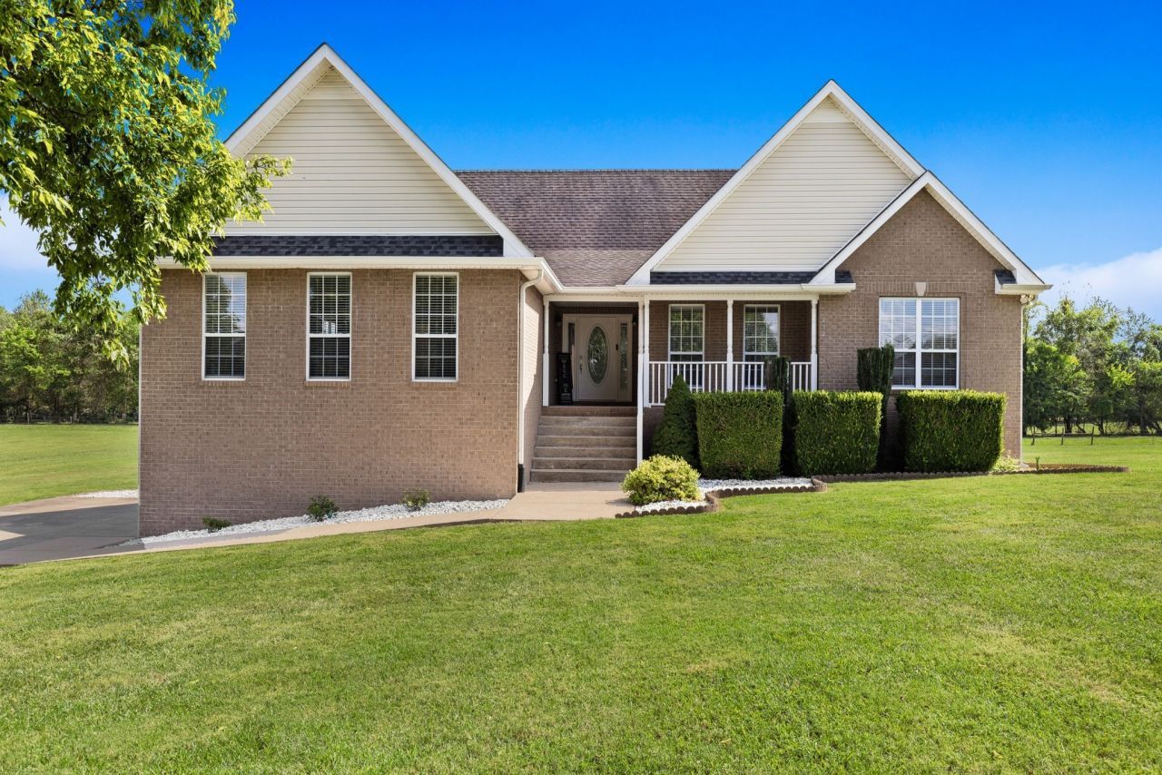 1014 Somerville Dr, Cottontown, TN 37048 Main Photo