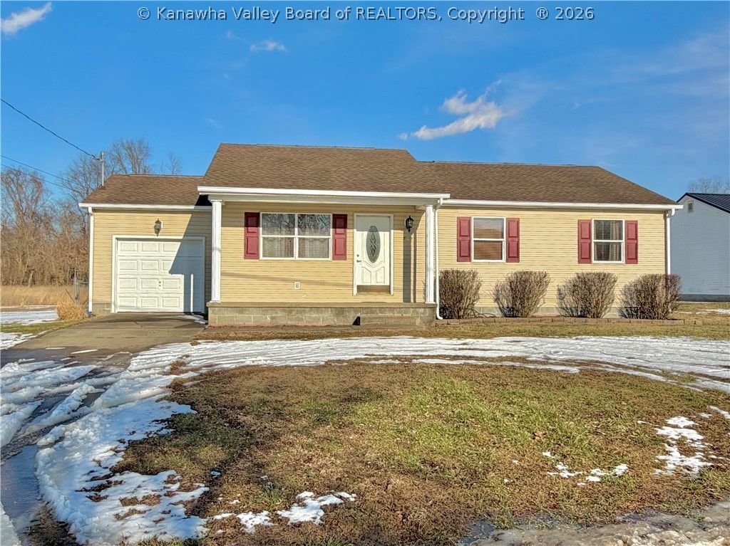 705 University Lane, Point Pleasant, WV 25550 Main Photo