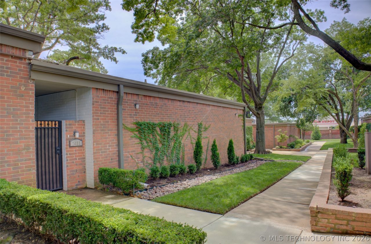 2411 E 72nd Place, Unit 2-A-3, Tulsa, OK 74136 Main Photo