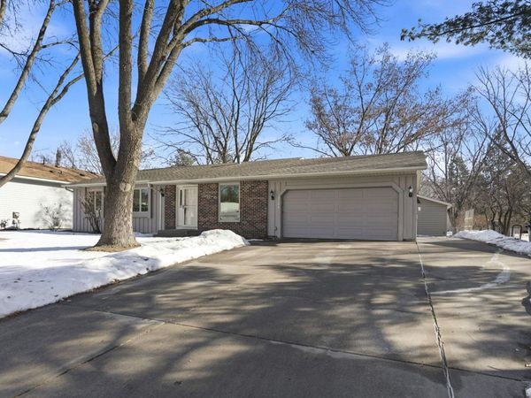 10186 Quaker Lane N, Maple Grove, MN 55369