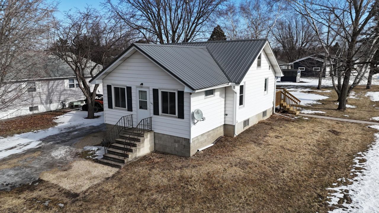 305 N Wabasha, Plainview, MN 55964 Main Photo