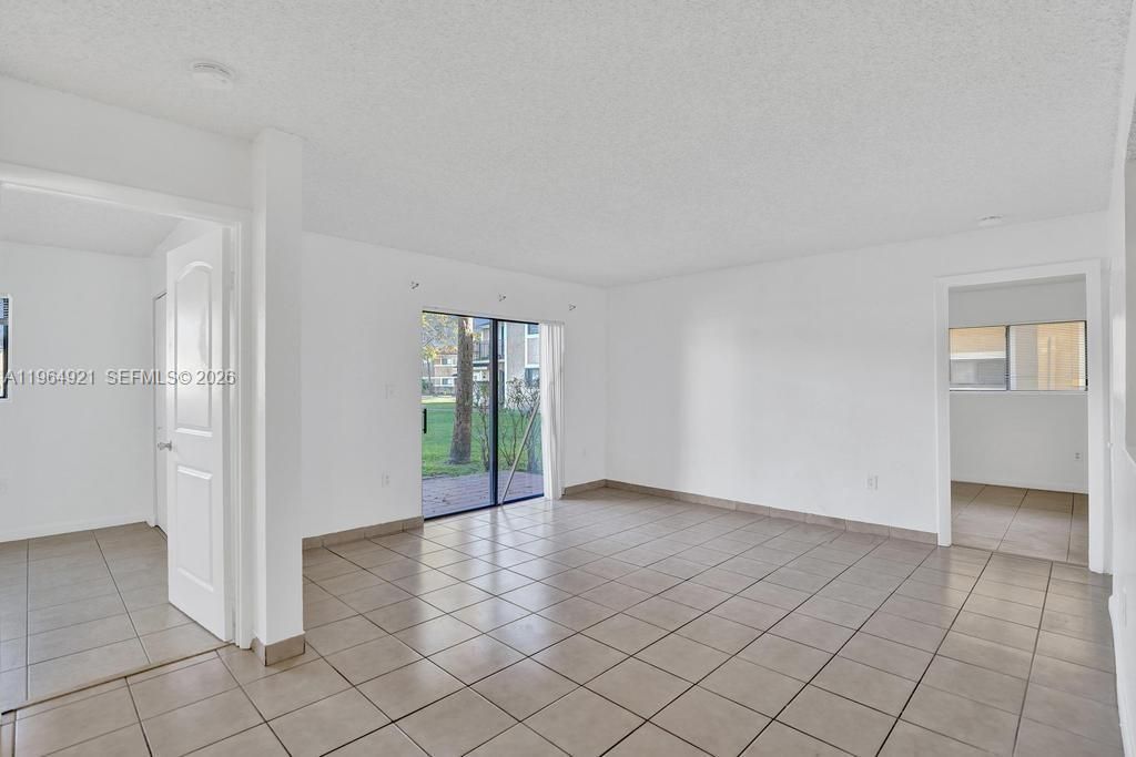 351 Palm Way , Unit 108, Pembroke Pines, FL 33025 Photo
