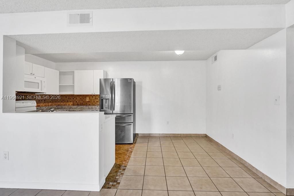 351 Palm Way , Unit 108, Pembroke Pines, FL 33025 Photo