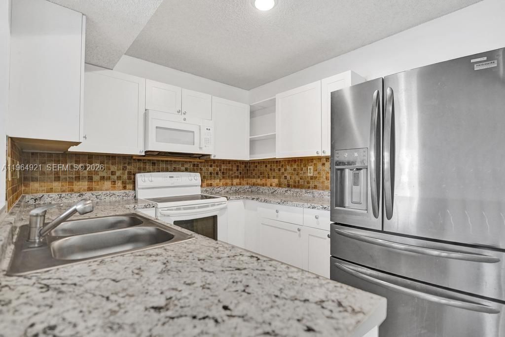 351 Palm Way , Unit 108, Pembroke Pines, FL 33025 Photo