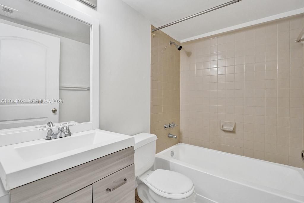 351 Palm Way , Unit 108, Pembroke Pines, FL 33025 Photo