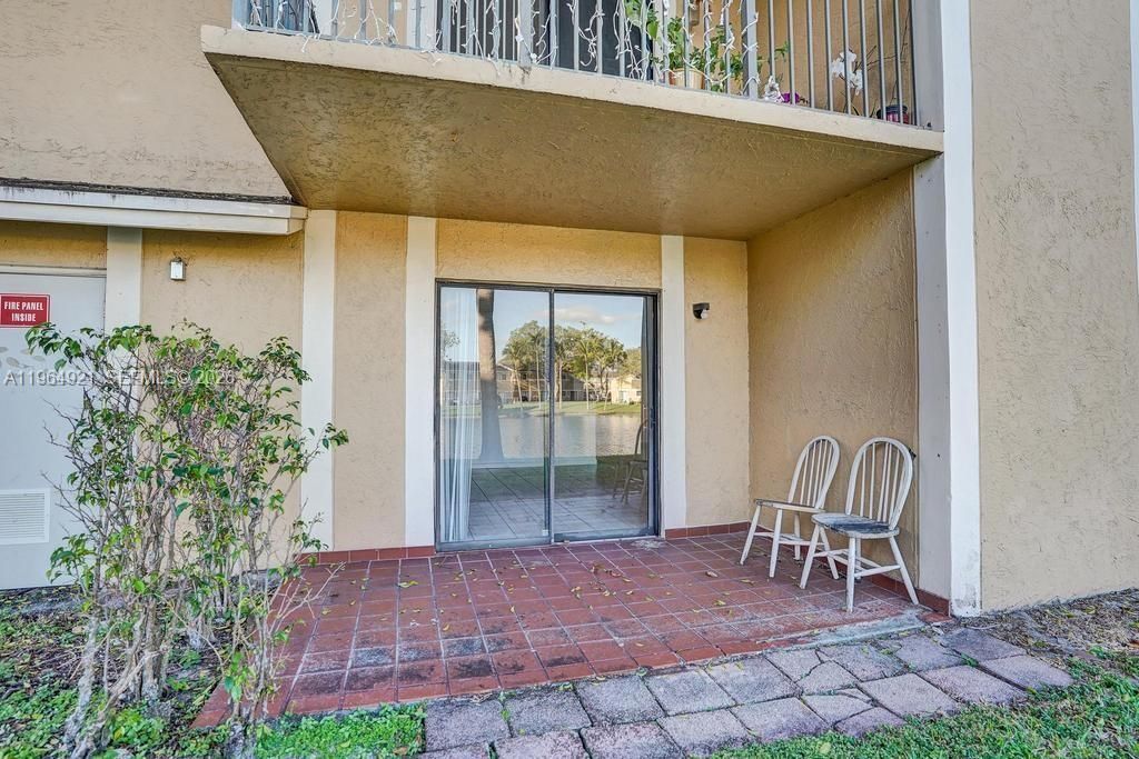 351 Palm Way , Unit 108, Pembroke Pines, FL 33025 Photo