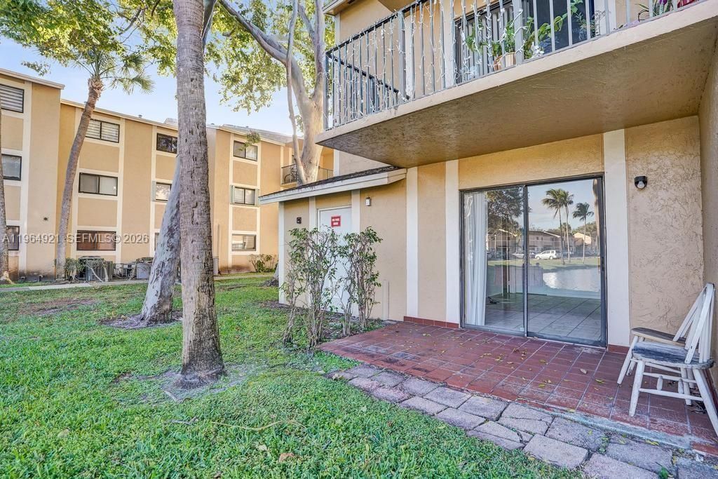 351 Palm Way , Unit 108, Pembroke Pines, FL 33025 Photo
