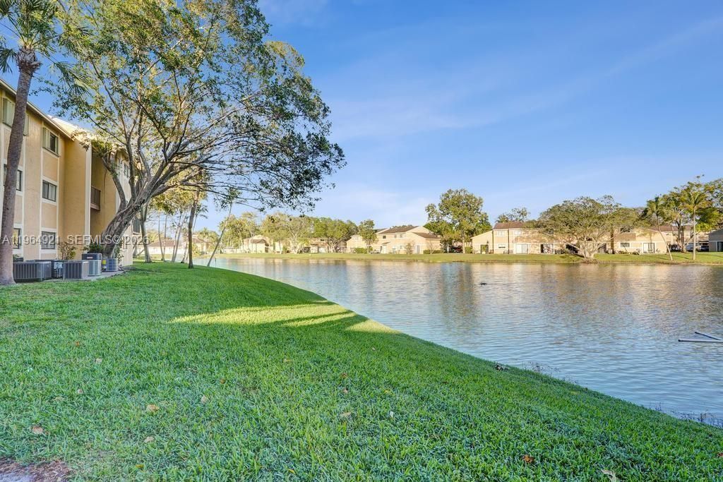 351 Palm Way , Unit 108, Pembroke Pines, FL 33025 Photo