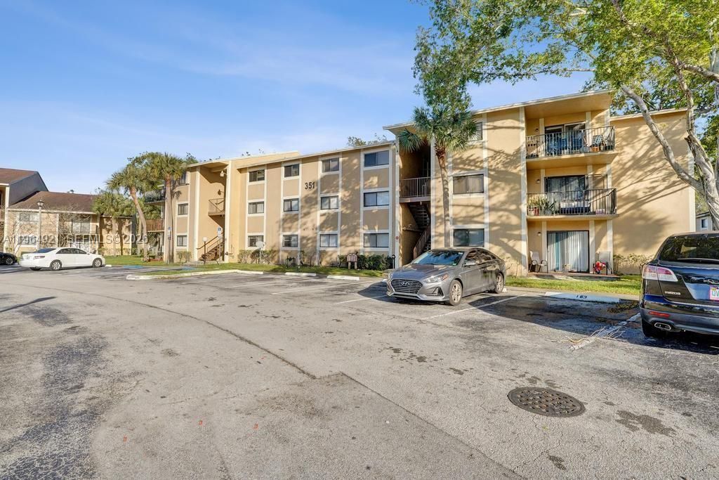 351 Palm Way , Unit 108, Pembroke Pines, FL 33025 Photo