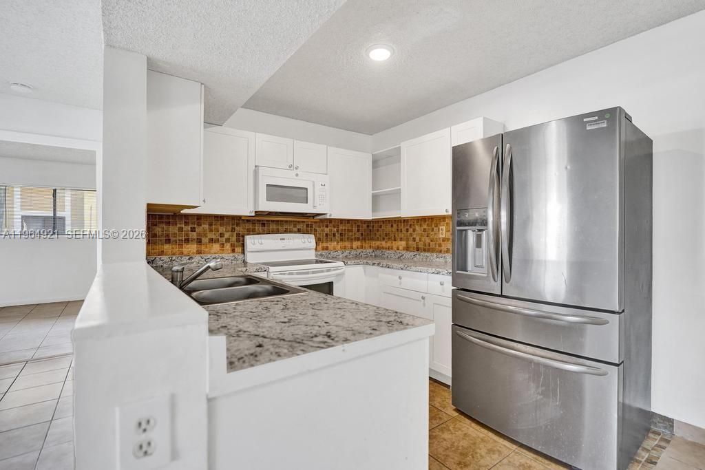 351 Palm Way , Unit 108, Pembroke Pines, FL 33025 Photo