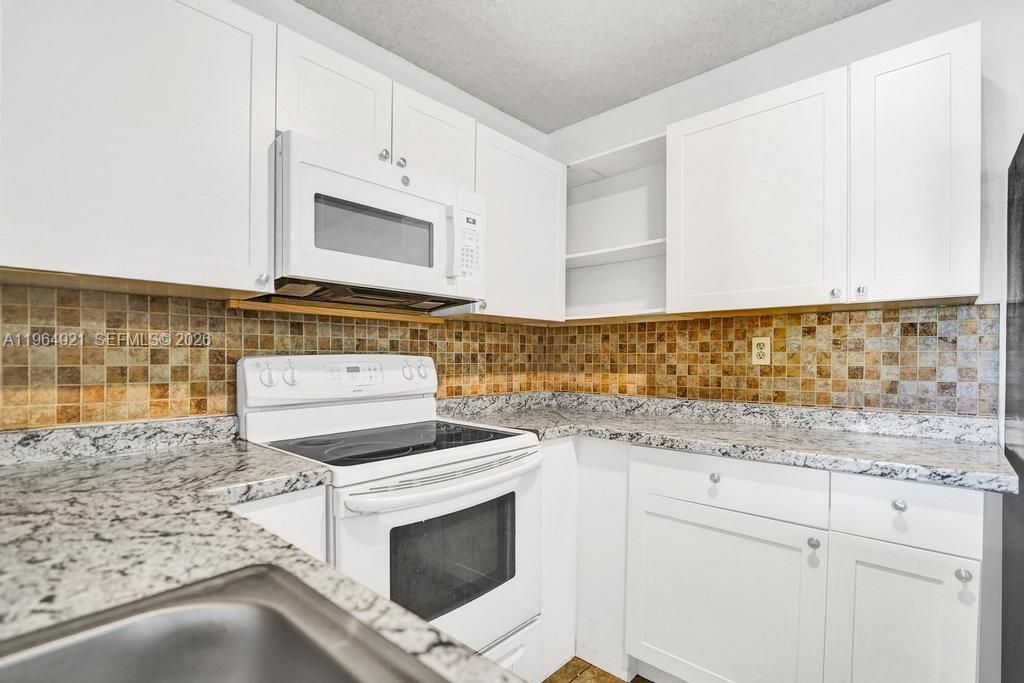 351 Palm Way , Unit 108, Pembroke Pines, FL 33025 Photo